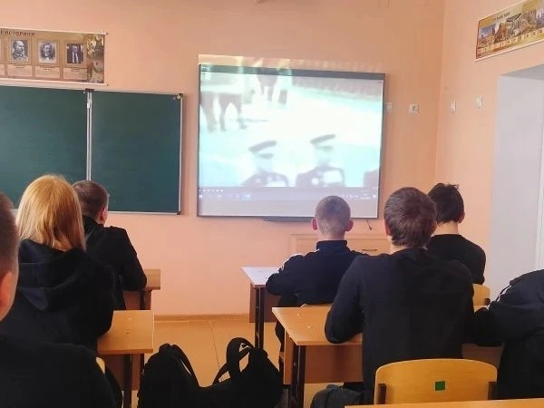 Классный час, посвящённый Институтам военной подготовки.